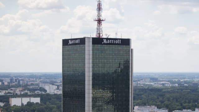 Ile pięter ma hotel Marriott w Warszawie? Niespodzianki na wyższych kondygnacjach
